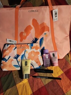 Clinique Lot Of Travel Size Cosmetic Items With Floral Tote & Cosmetic Set